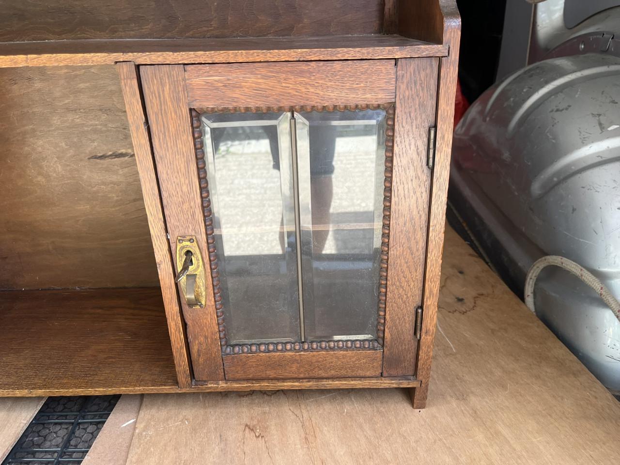 Wandboekenkastje Antiek Facet geslepen glas
