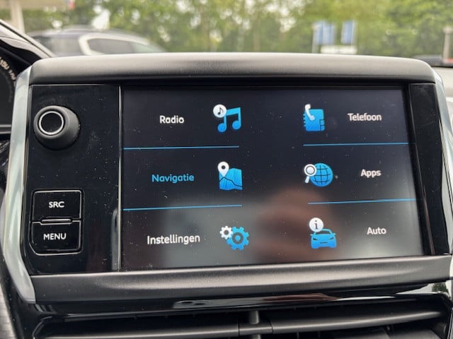 Peugeot 208 blue l. allure 1.2 pt-82pk | navigatie & bluetooth & applecarpl
