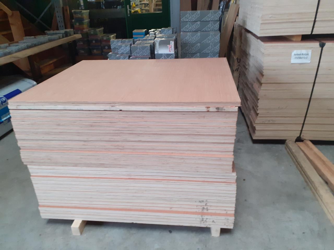 12 mm hardhout platen 2500 x 210 x 12 voor 3,50