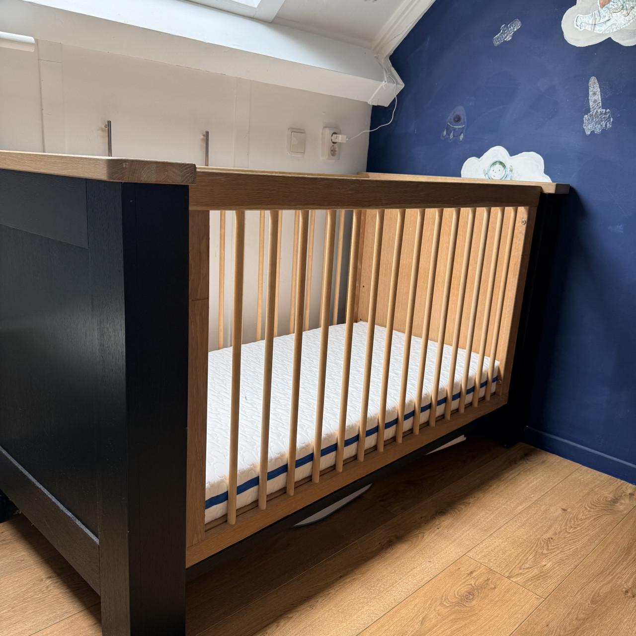 Ledikant + commode + wandrekje