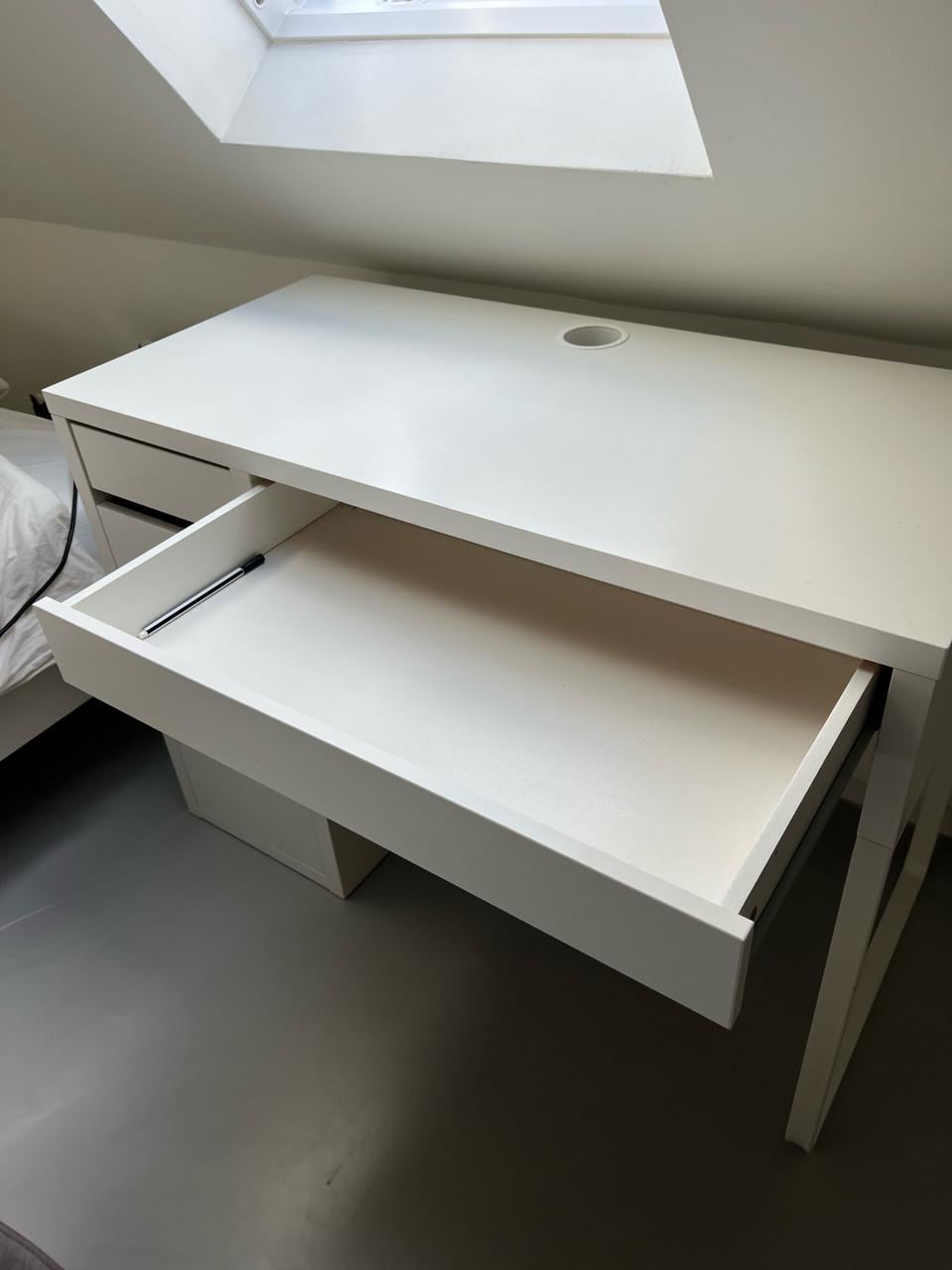 IKEA BUREAU MICKE