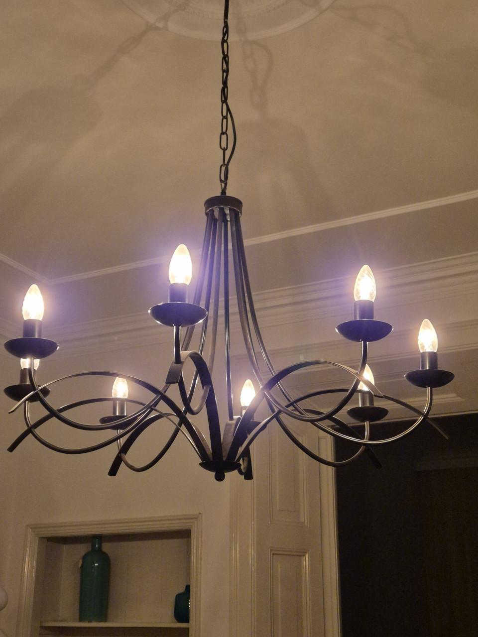 2 Moderne kroonluchters, €50,- per stuk