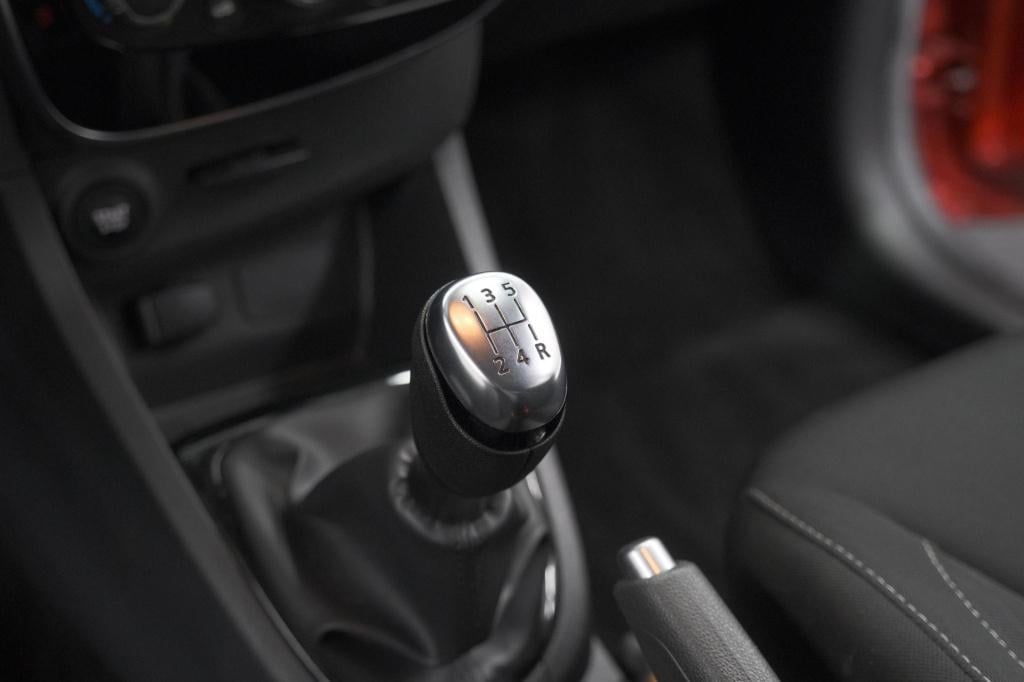 Renault Clio tce 90 limited | trekhaak | parkeersensoren | navigatie