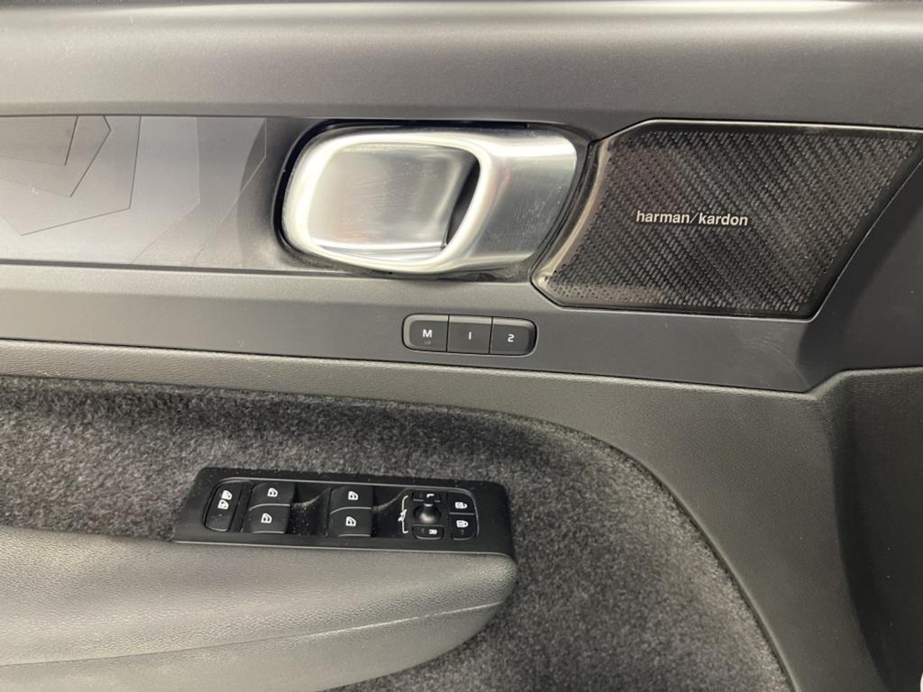 Volvo XC40 1.5 t4 plug-in hybrid ultimate dark | autopilot | harman/kardon 