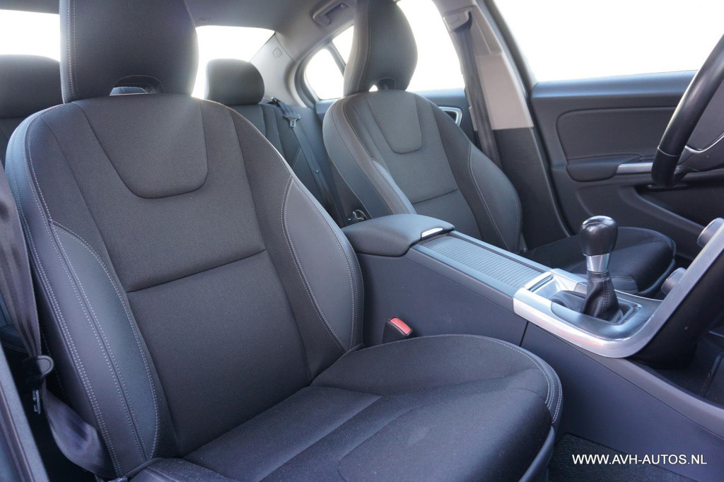 Volvo S60 1.6 t3 momentum