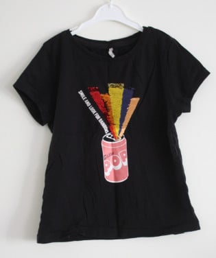 Zwart tshirt met pailletten afbeeldig blikje  maat 134-140