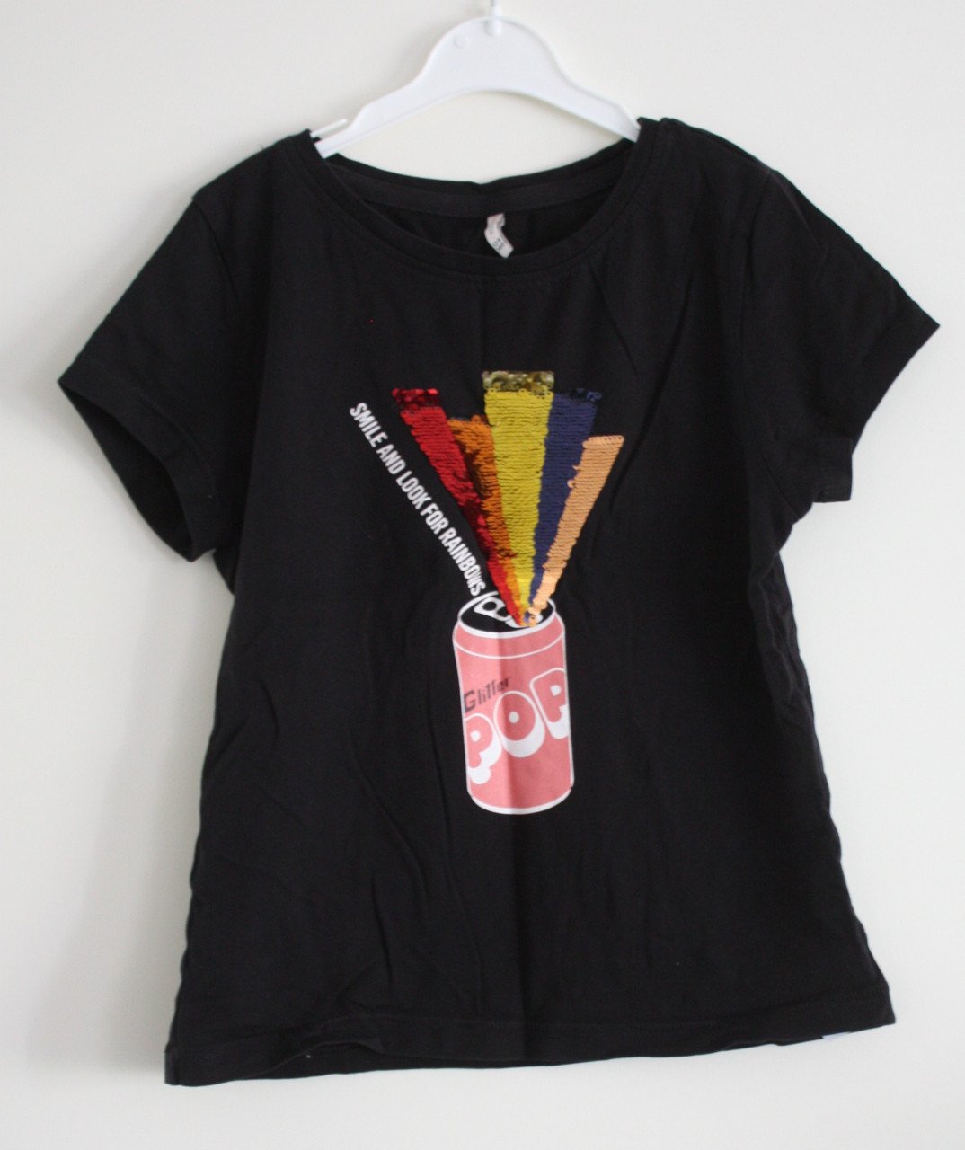 Zwart tshirt met pailletten afbeeldig blikje  maat 134-140