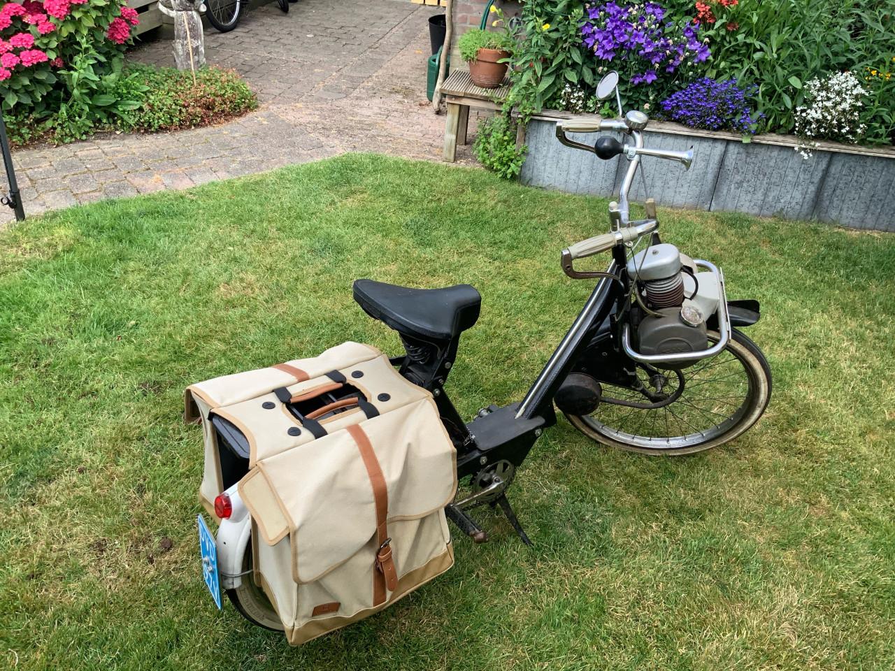 Solexen 2 stuks en bak onderdelen.