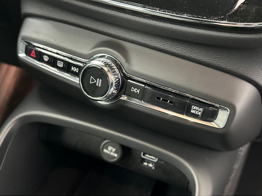 Volvo XC40 t4 211pk recharge inscription exp| navi| climate| camera| dab+|
