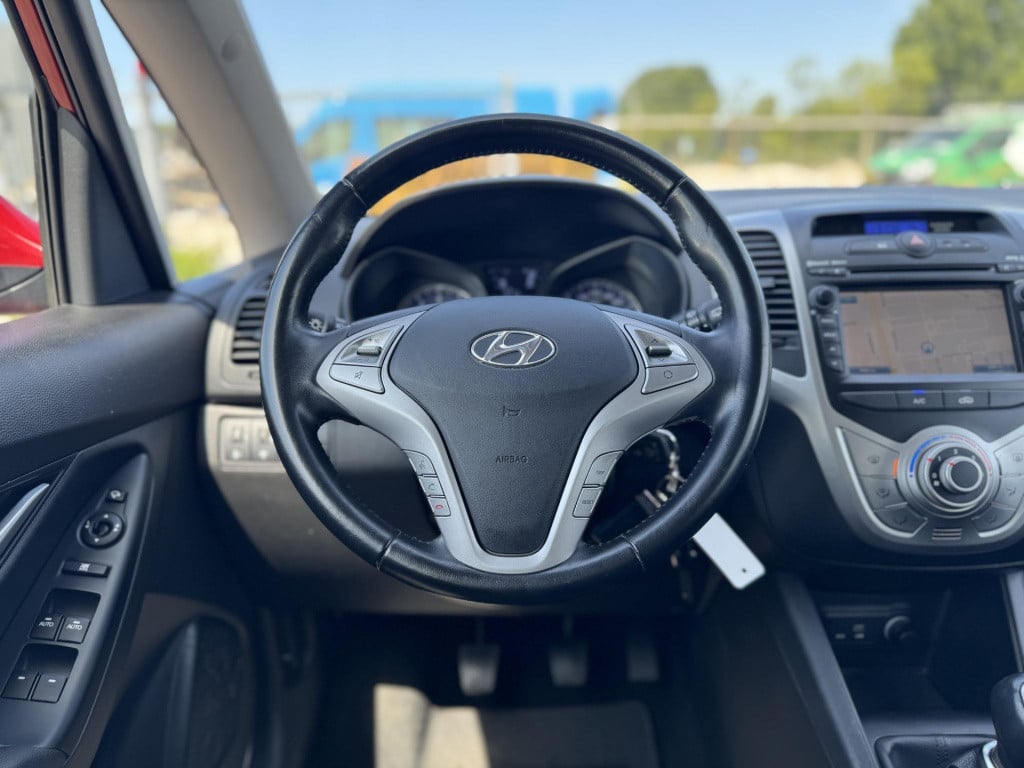 Hyundai Ix20 1.4i go! | trekhaak | navigatie | achterbank verstelbaar | air