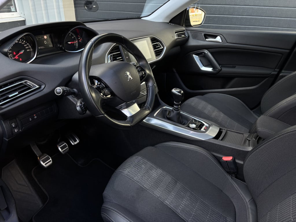 Peugeot 308 sw 1.2 puretech blue lease premium/ panoramadak/ trekhaak