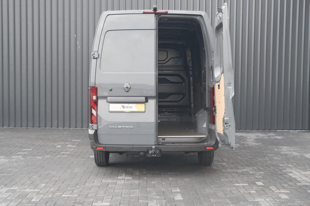Renault Master t35 2.0 dci 150 l2h2 extra | trekhaak | camera | vloerplaat 