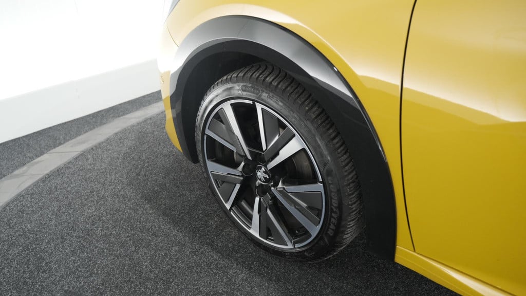 Peugeot 208 puretech 100 eat8 gt-line | trekhaak | adaptieve cruise control