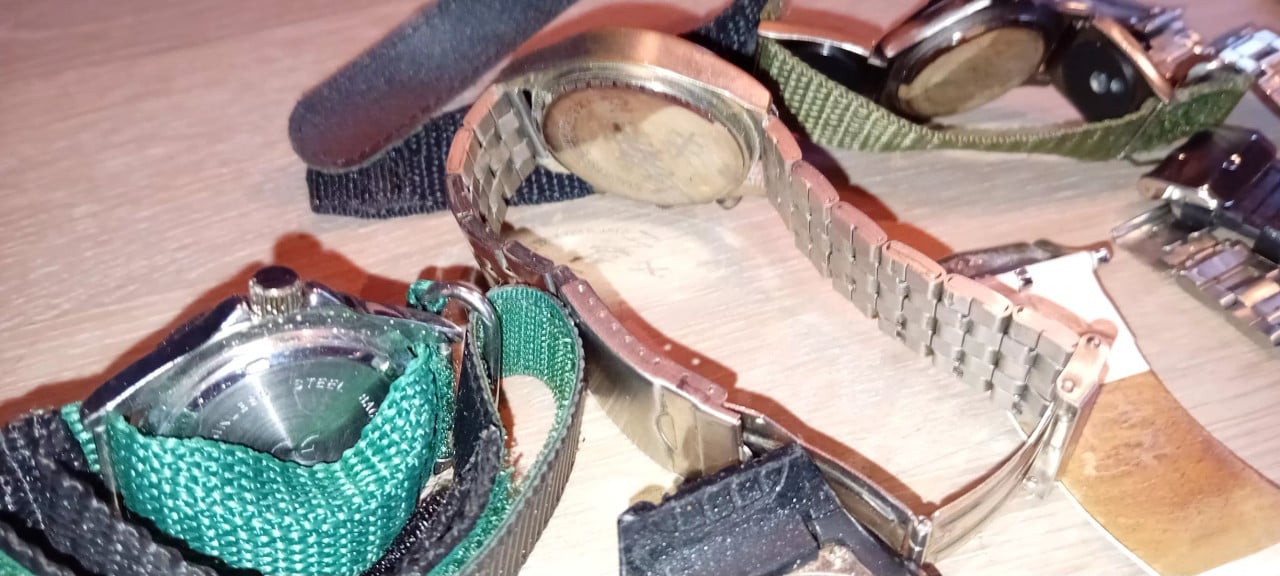 Horloges. Lot horloges.
