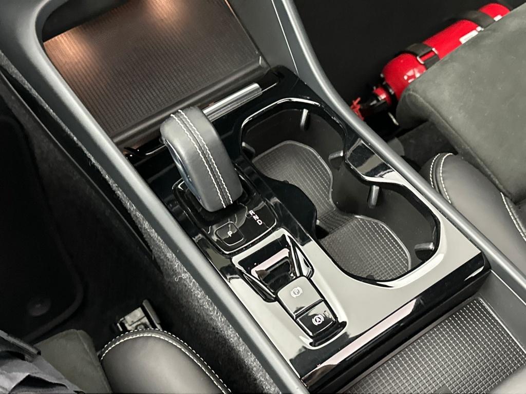 Volvo XC40 t5 262pk recharge r-design| pano| adap.cruise| 360camera