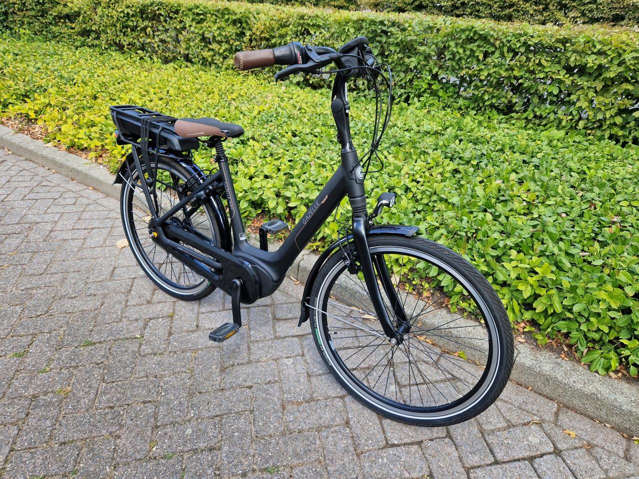 Zo goed als nieuwe Gazelle mini fiets met Bosch middenmotor