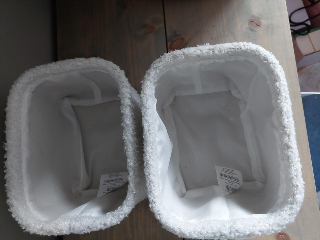 6 witte nieuwstaat manden met teddystof