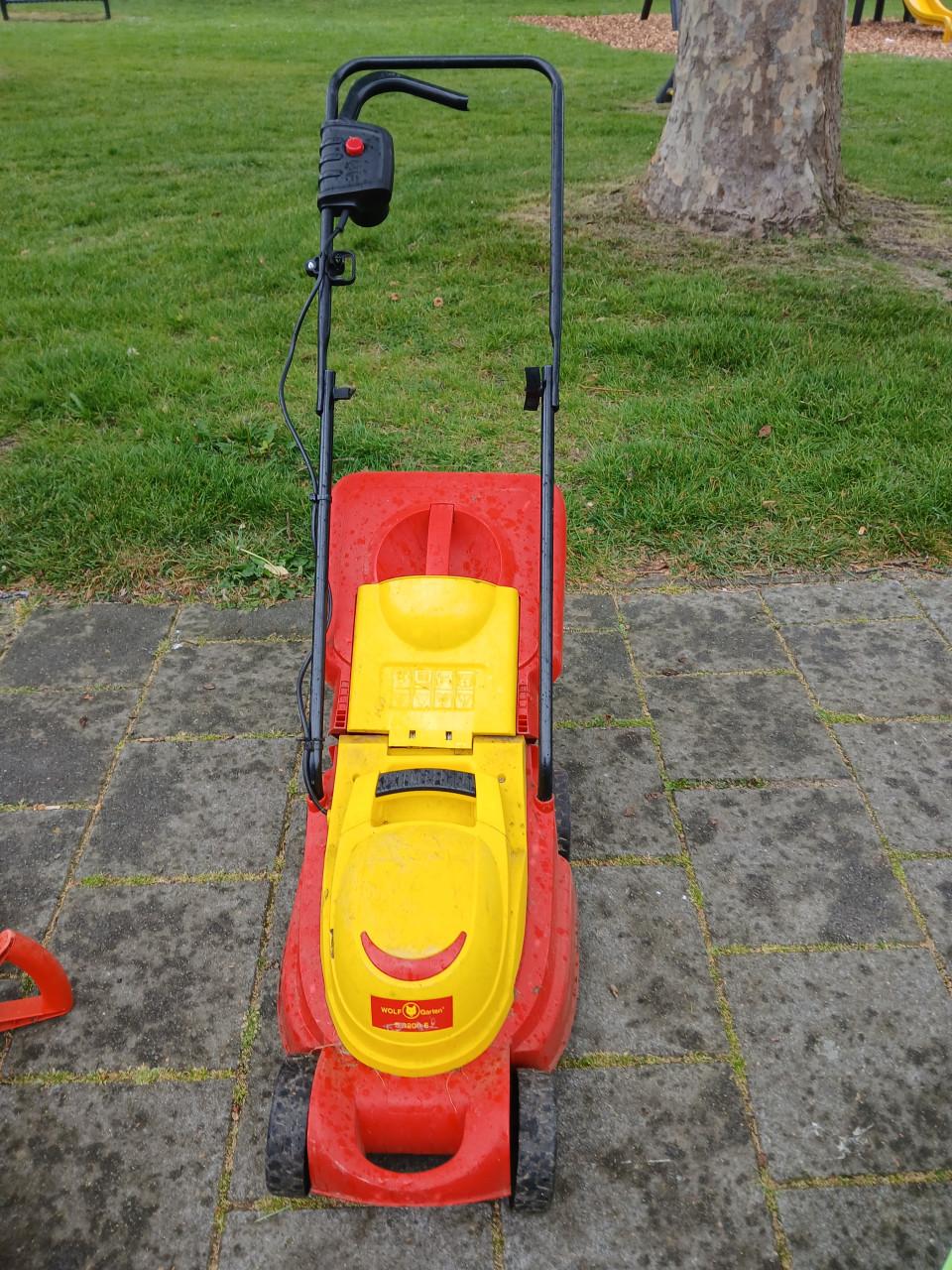 Grasmaaier en kant snijder