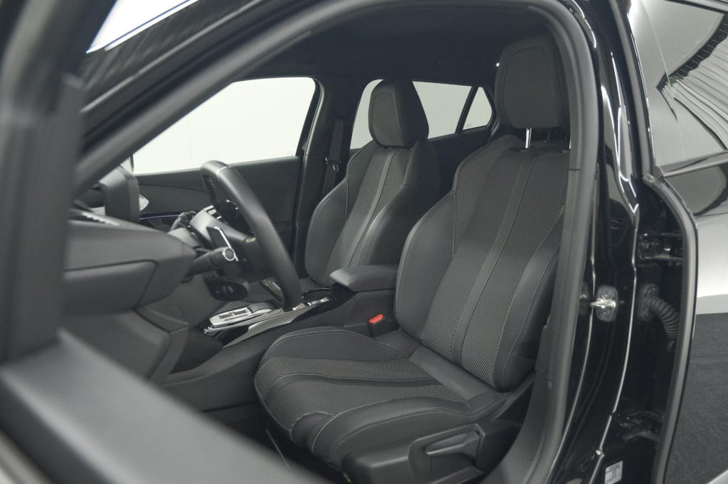 Peugeot 2008 puretech 130 eat8 gt | camera | apple carplay | parkeersensore