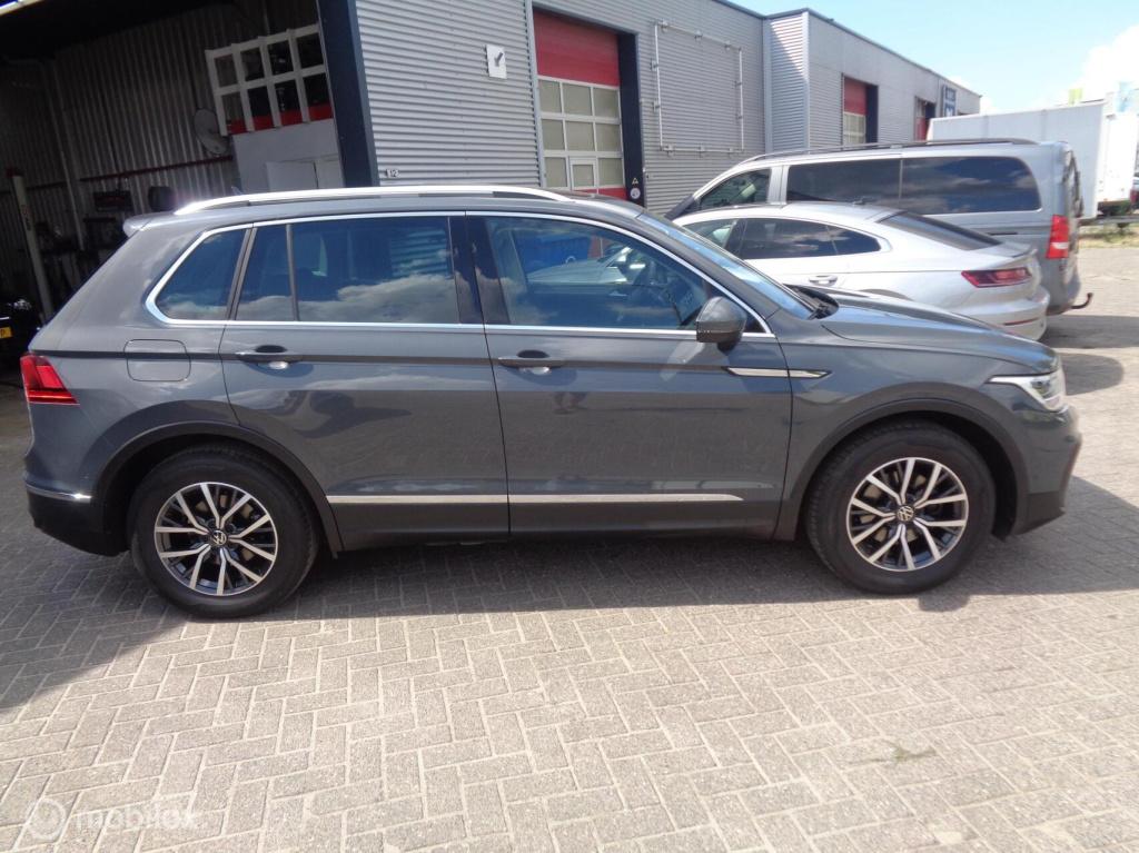 Volkswagen Tiguan 1.5 tsi elegance/airco/navi/panorama/virtual/vol leer/mem