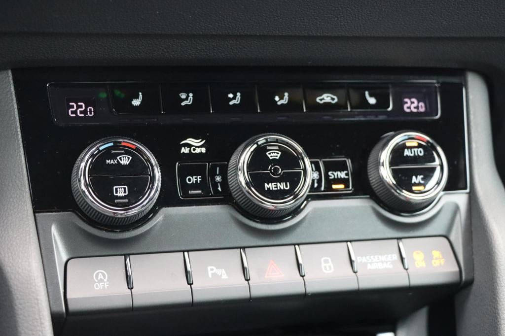 Skoda Karoq 1.5 tsi sportline 150pk dsg7 voor+achterbankverwarming | stuurv