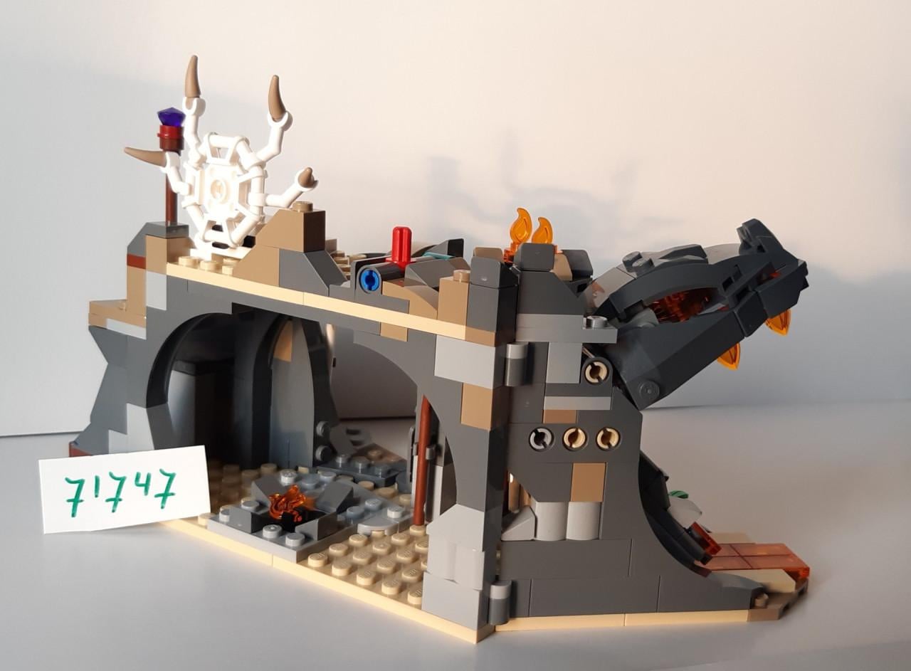 LEGO NINJAGO 71747: Het Dorp van de Beschermers