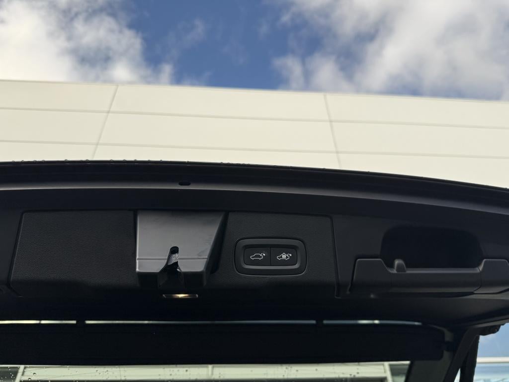 Volvo XC60 t6 398pk recharge ultra dark| panodak| adap.cruise| head-up| 360