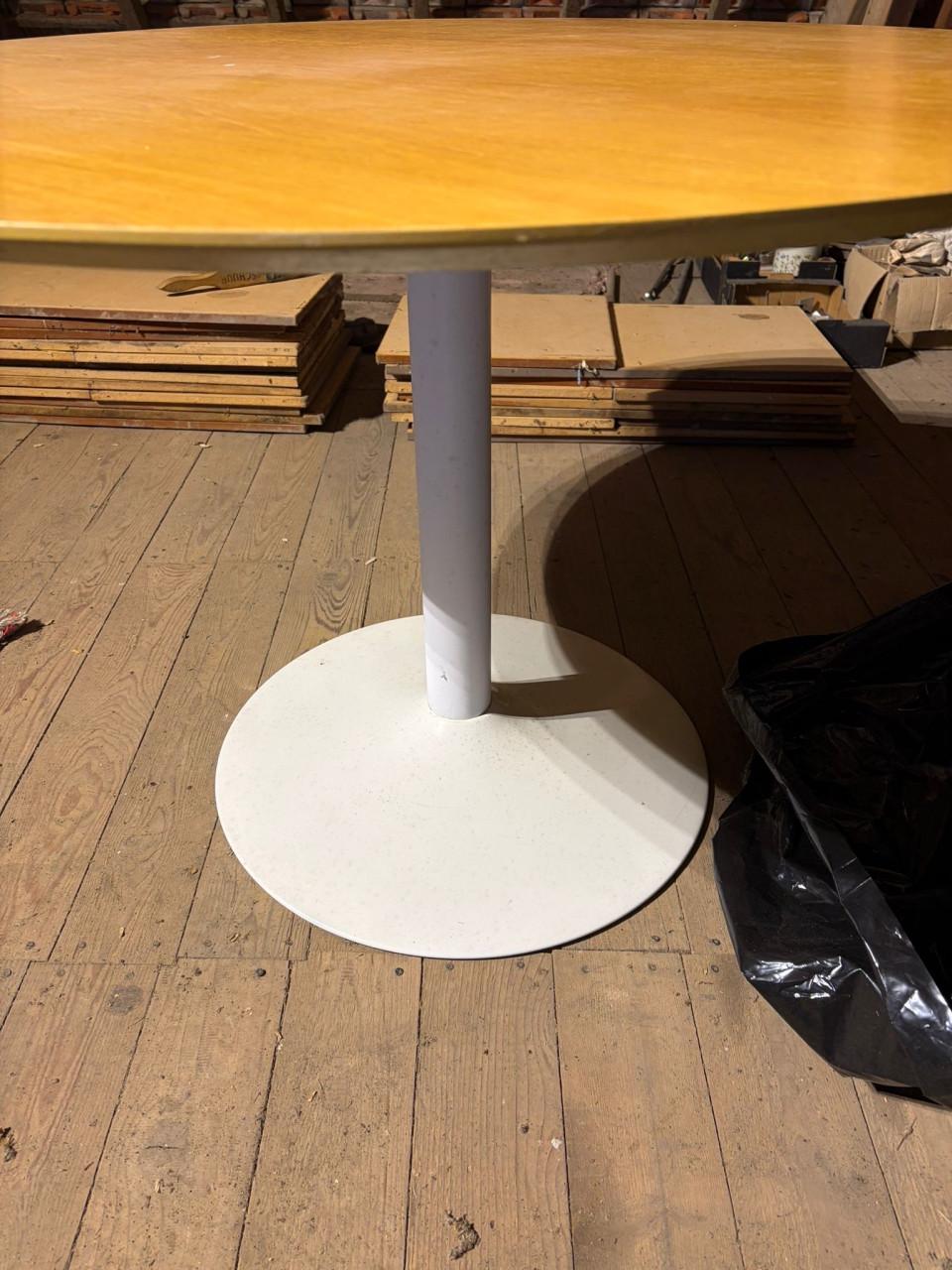 Mooie ronde eettafel