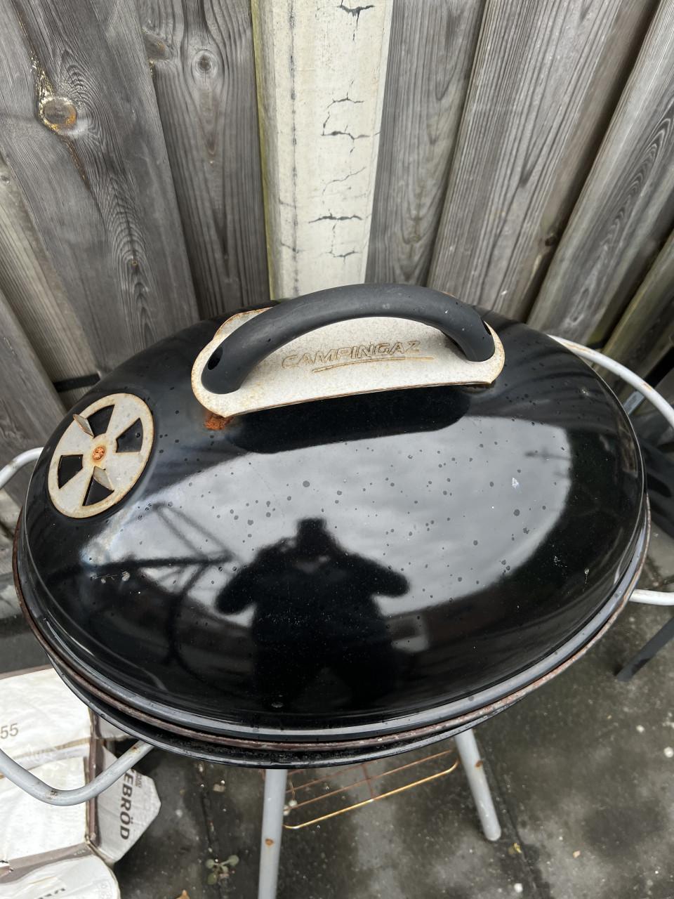 Houtskool BBQ van Campingaz zeer stevig en zwaar kwalieit
