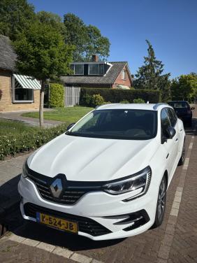 Te koop zeer nette Renault Megane Estate one editie 01-2021 141pk