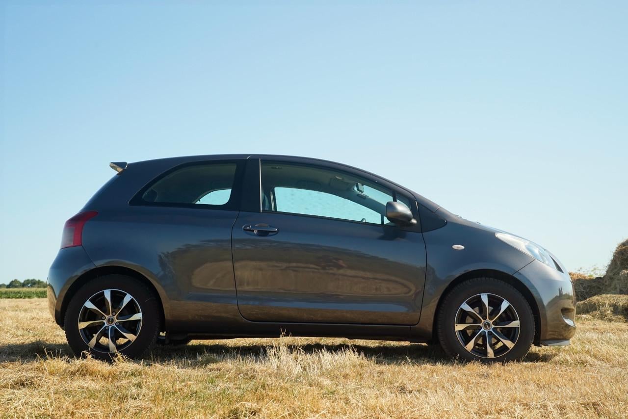Toyota YARIS 1.3 VVTI SOL MMT/ Leder / Trekhaak / Automaat / Cruise control