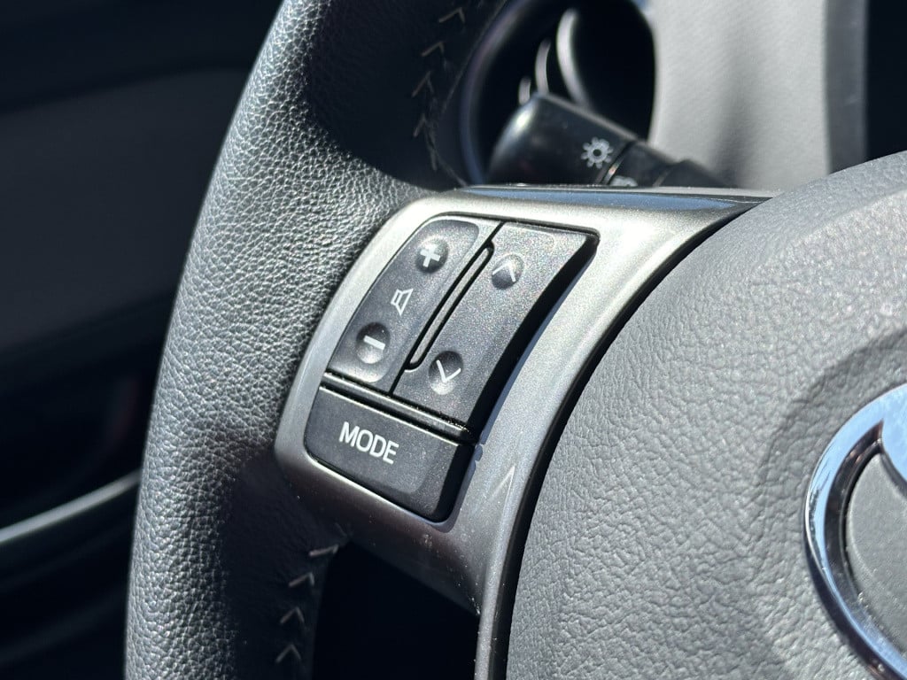 Toyota Yaris 1.5 hybrid lease i camera i automaat i airco l navigatie i zee