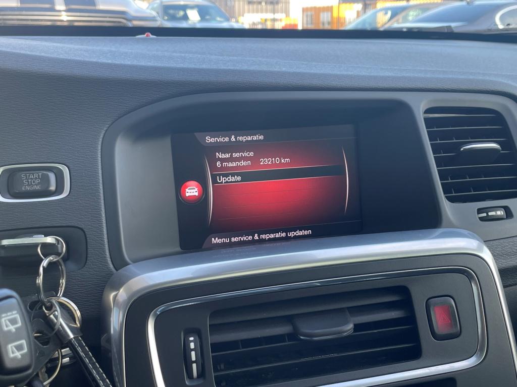 Volvo V60 2.0 d4 r-design automaat | schuifdak | leder | trekhaak