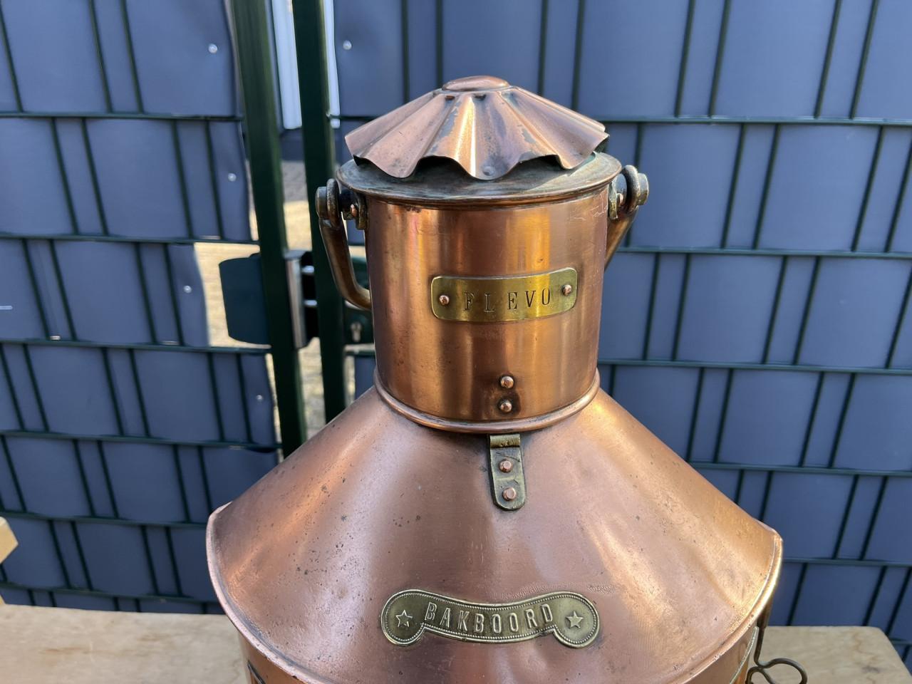 Bak - en stuurboor lampen van koper