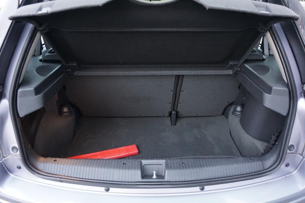 Opel Corsa 1.2-16v silverline airco / cruise controle / lm velgen