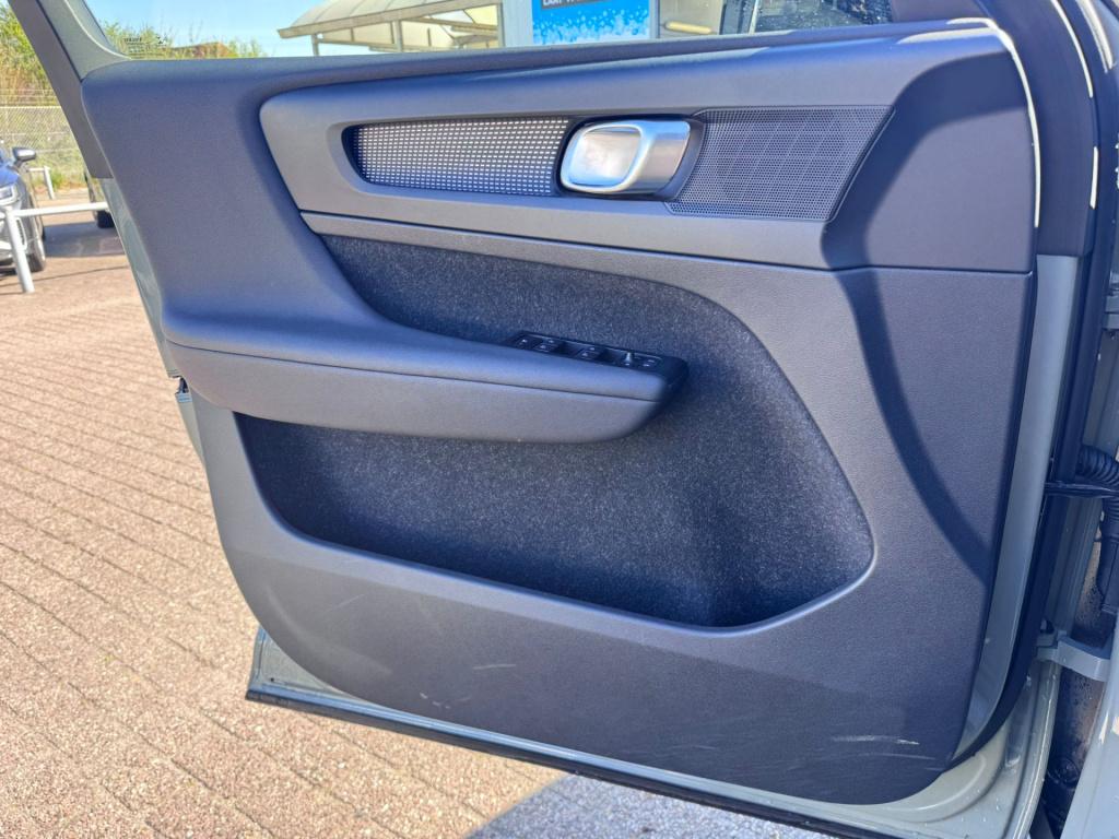 Volvo XC40 recharge p8 awd r-design