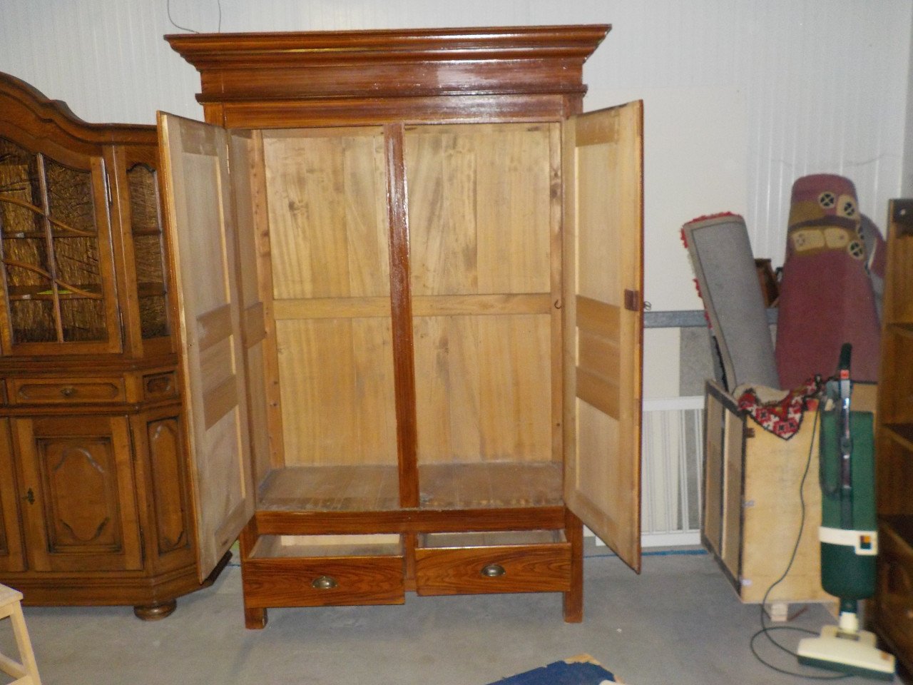 Mooie kwaliteit antieke kleren/hangkast met 2 laden OPRUIMPRIJS 95 euro