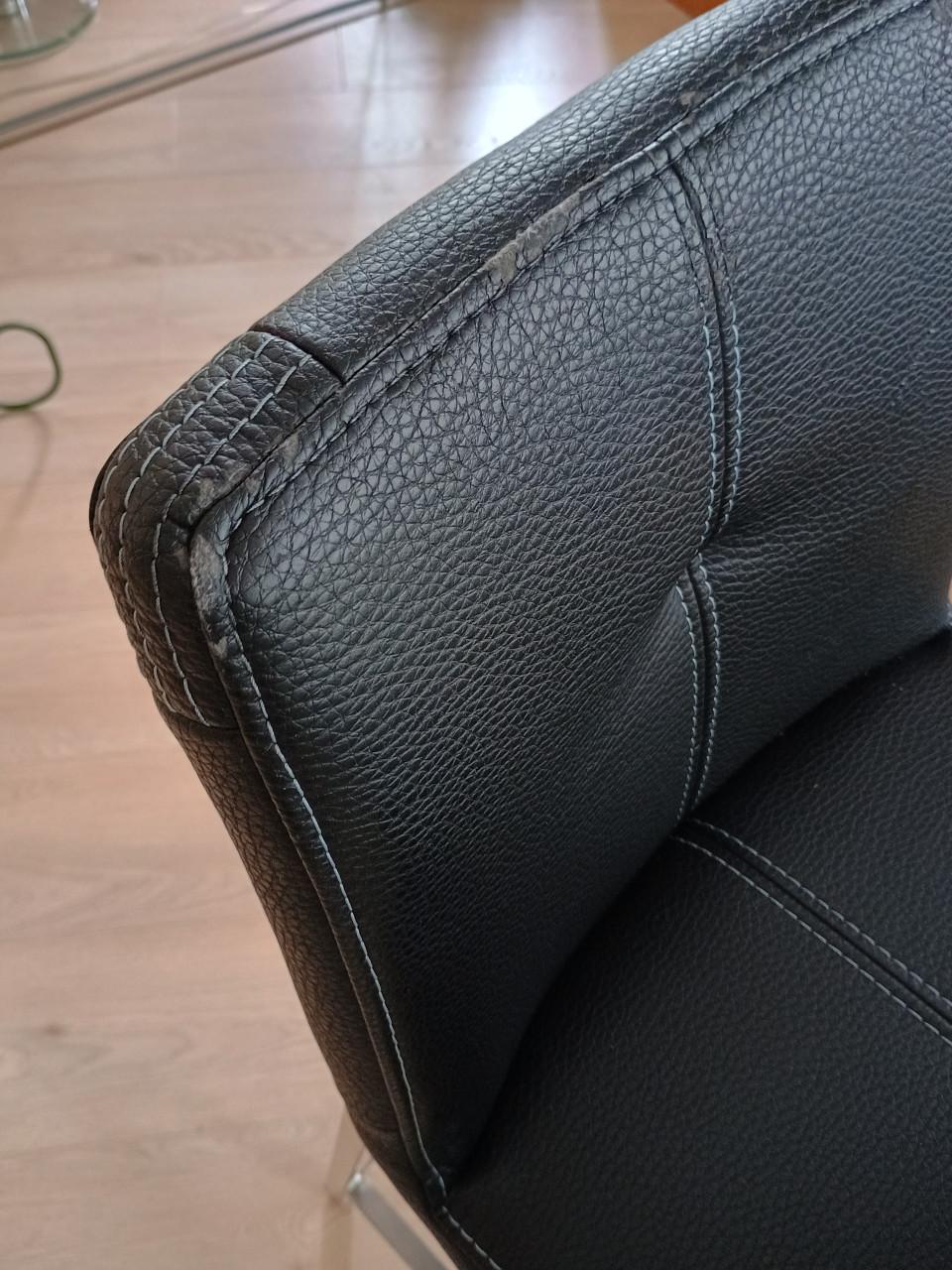 Tafel met 4 krukken
