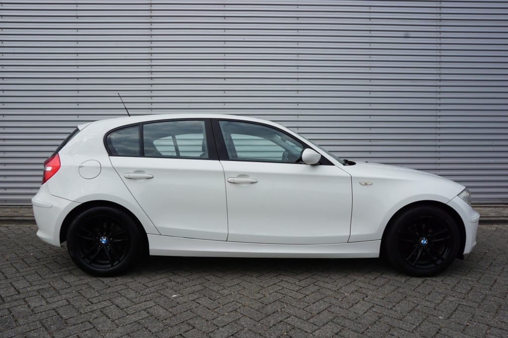 BMW 1 Serie 116i business line airco / elektr. ramen / lm velgen / trekhaak