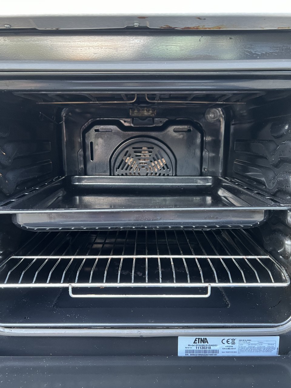 Vrijstaand Gasfornuis met elektrisch hetelucht oven en gasslang 85x60 cm.