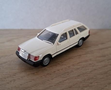 Wiking Mercedes 230 TE 1:87 Zonder Doosje