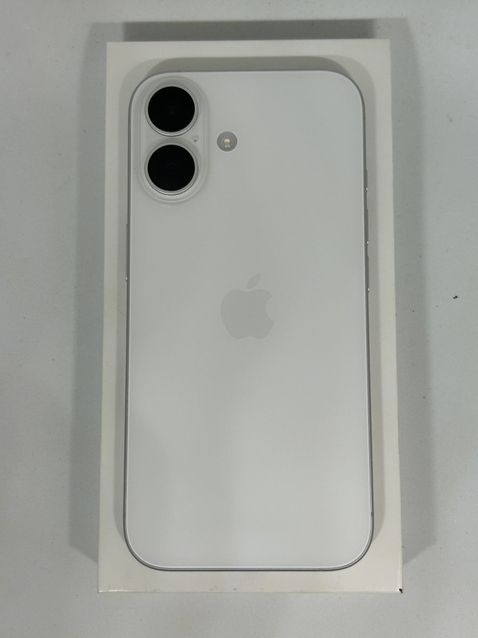 IPhone 16  wit  128GB