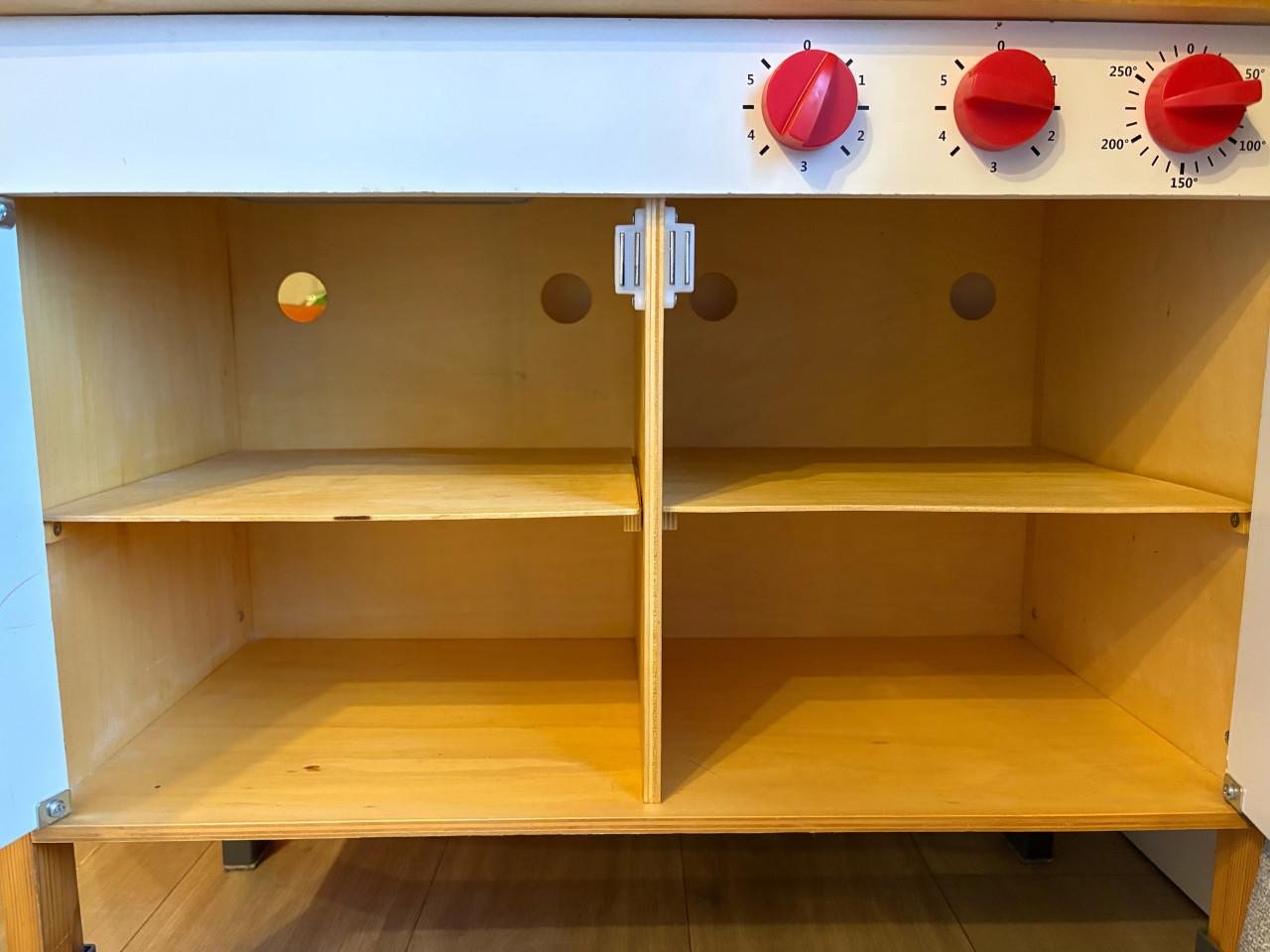 Houten speelkeuken met veel spulletjes