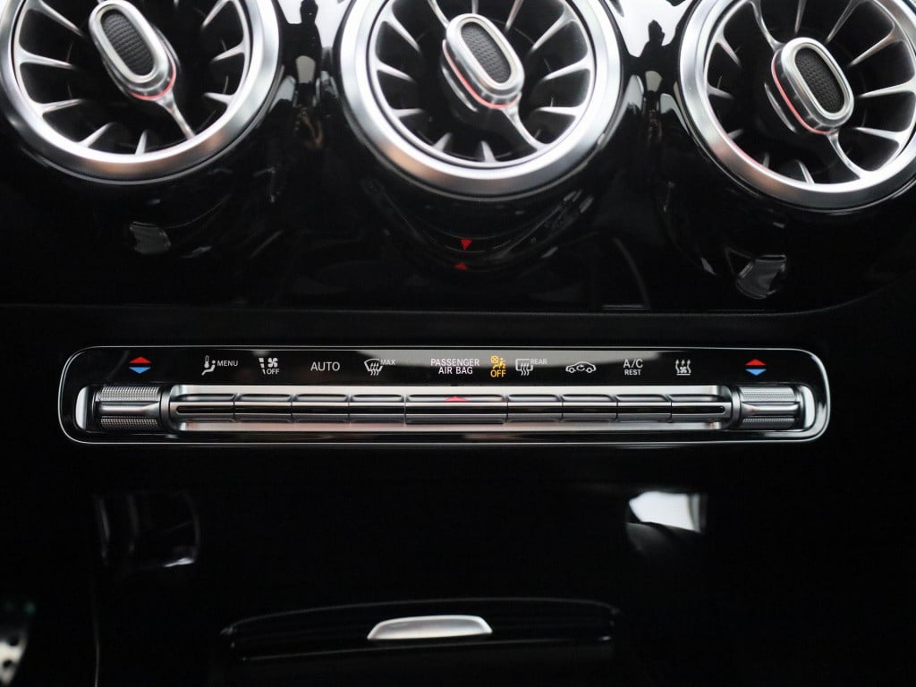 Mercedes-Benz Cla 250 e business solution amg limited | amg-styling | panor