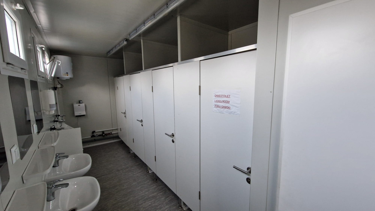 Verkleedruimte / sanitairunit / toiletunit / kantoorunit