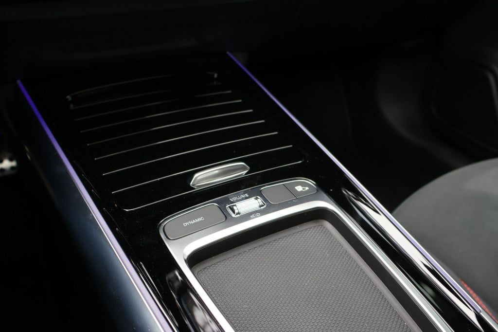 Mercedes-Benz Gla-klasse 250 e edition amg line l facelift l panoramadak l 
