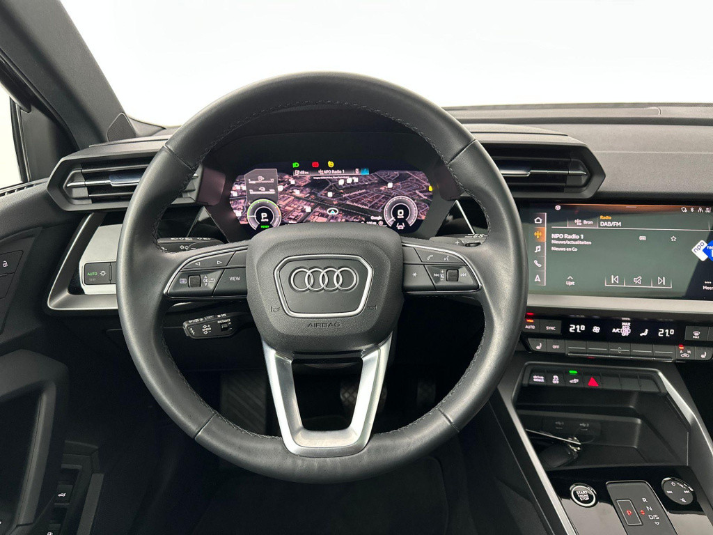 Audi A3 sportback 40 tfsi e s-line pano matrix camera acc lane