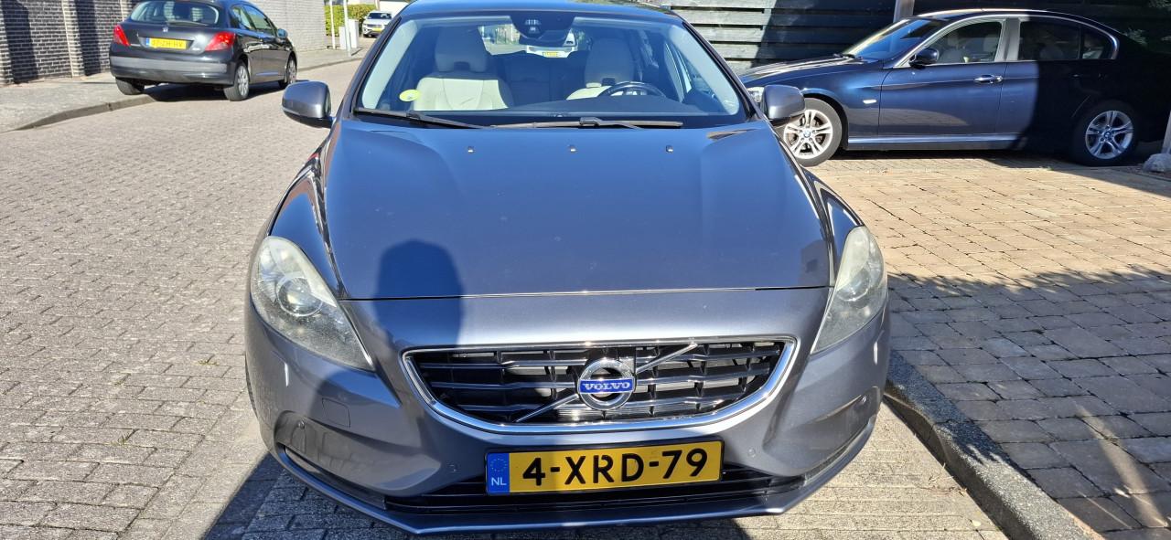 Volvo v40 d2. bj 10-10-2014