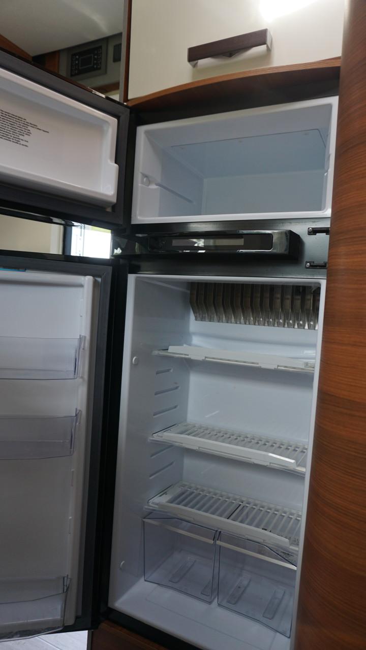 ELNAGH 573 tot 5 persoonscamper