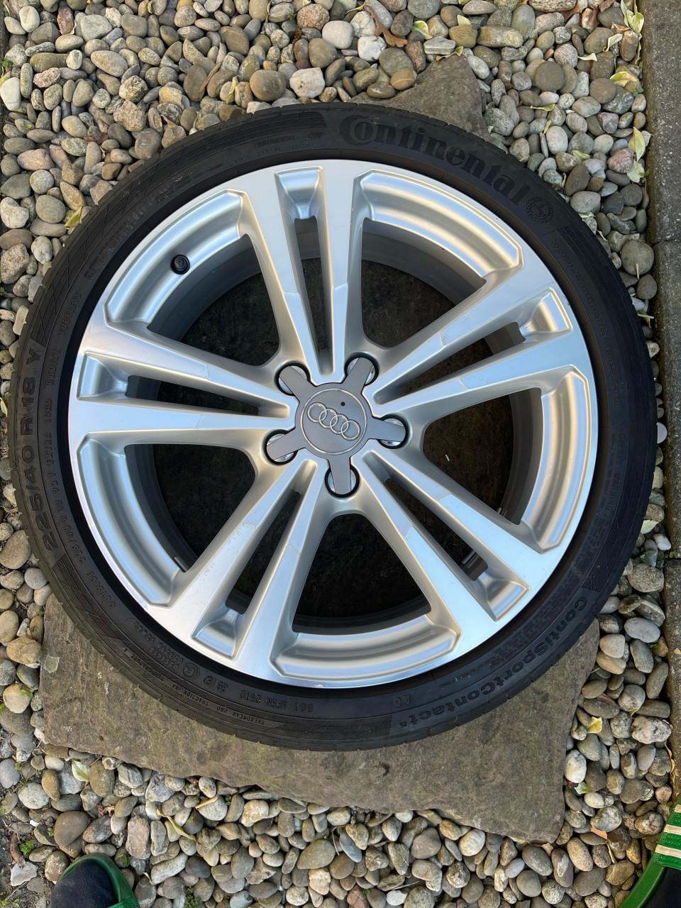 Originele Audi A3 S-line velgen 18 inch (7.5Jx18 ET51) + naafdoppen